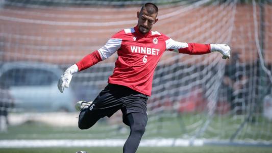 Бивш вратар на ЦСКА се завръща след контузия Бивш вратар на ЦСКА се завръща след контузия