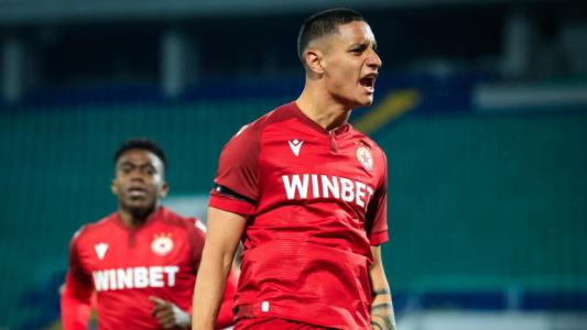 Нападател на ЦСКА сърдит на треньора Нападател на ЦСКА сърдит на треньора