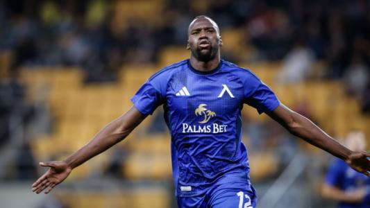 Левски отказа космическа оферта за Мустафа Сангаре Левски отказа космическа оферта за Мустафа Сангаре