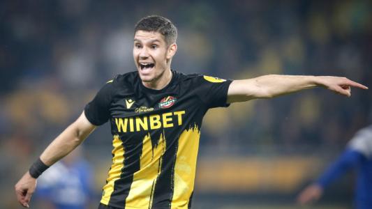 Основен защитник на Ботев отказа да остане, забиват го на пейката Основен защитник на Ботев отказа да остане, забиват го на пейката