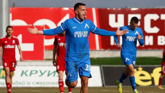 Бивш футболист на Левски е близо до завръщане в Първа лига Бивш футболист на Левски е близо до завръщане в Първа лига